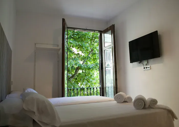 Konukevi Cosmopolitan Boutique Rambla 4*